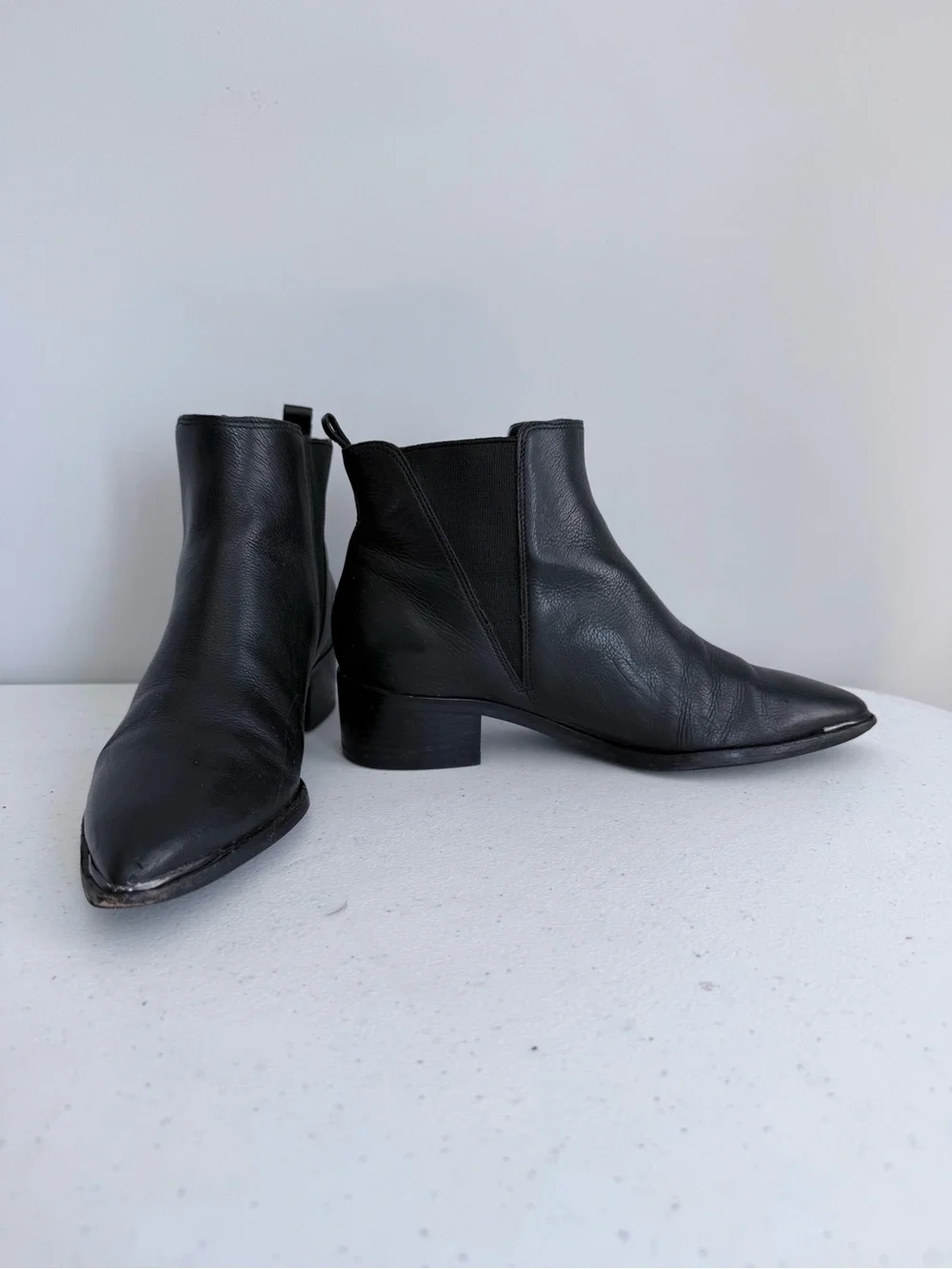 Marc Fisher LTD Yale Black Leather Chelsea Ankle Boots Pointed Toe 5 Minimalist
